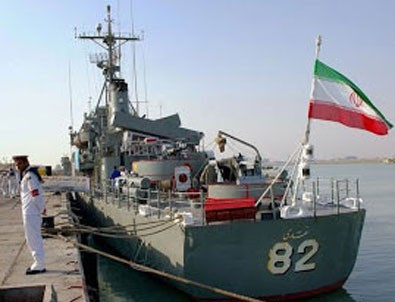 İran gemisi ABD helikopterine silah doğrulttu!