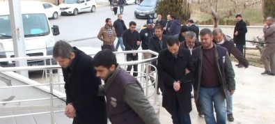 Karaman'da Cezaevi Müdürü İle 4 Adliye Çalışanı Adliyeye Sevk Edildi