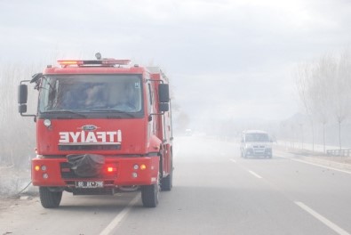 Tokat'ta Anız Yangını Sürücülere Zor Anlar Yaşattı