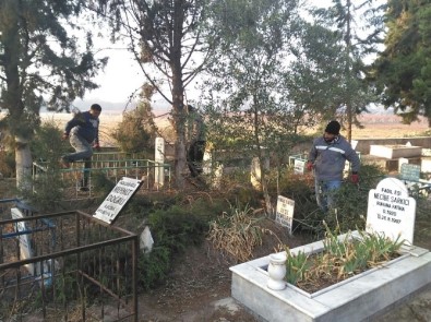 Urganlı Mezarlığı Temizleniyor