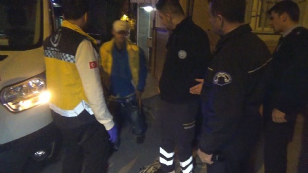 Girmeye çalıştığı evin balkonundan kazığın üzerine düştü