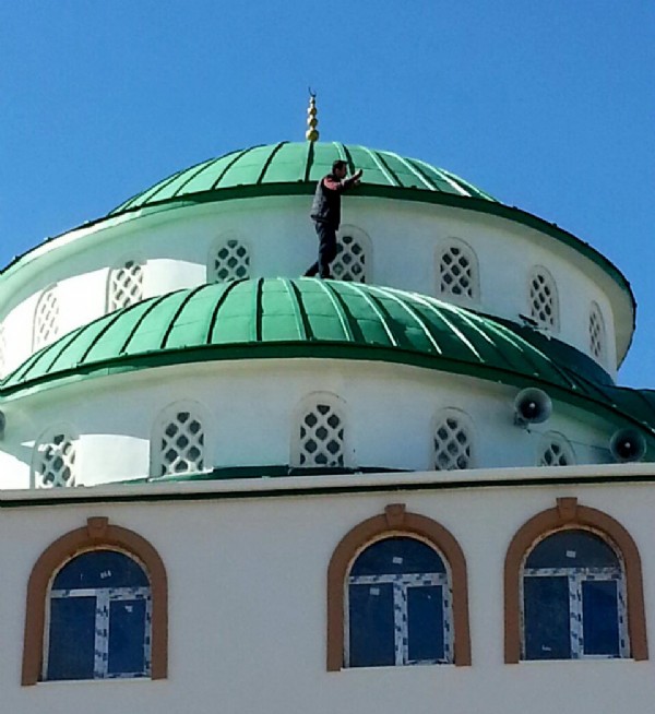 Caminin kubbesinde intihara teşebbüs