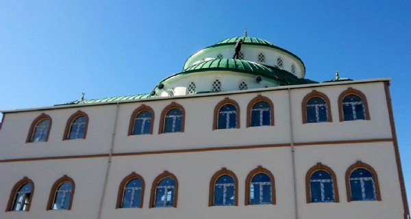 Caminin kubbesinde intihara teşebbüs