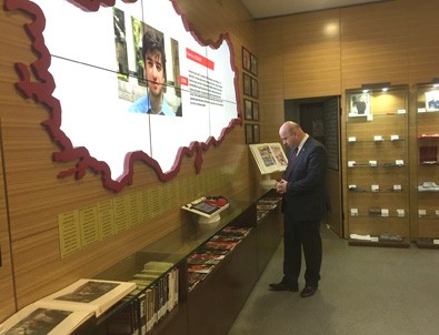 15 Temmuz Şehitlerinin Anıları AK Kütüphanede