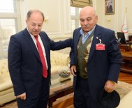 İŞÇİ EMEKLİSİ - Bakan Akdağ Gurbetçi Vatandaşı Misafir Etti