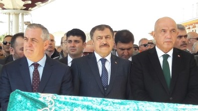 Bakan Eroğlu, Hocası Prof. Dr. Mehmet Rahmi Bilge'nin Cenazesine Katıldı