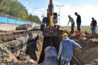 BATMAN BELEDIYESI - Batman Belediyesi Kanalizasyon Hattı Döşüyor