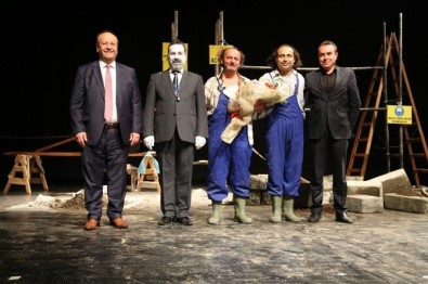Efeler Belediyesi'nin Yeni Sezon Tiyatro Etkinlikleri Başladı