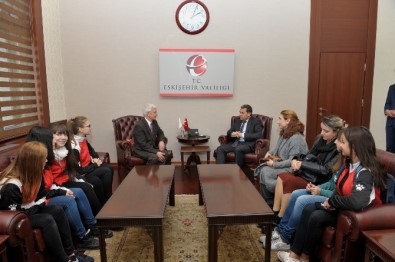 Gagavuzya'dan Gelen Öğrenciler, Vali Çelik'i Ziyaret Etti