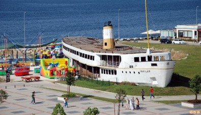 İnkılap Vapuru'nun Sökümüne Başlanıyor