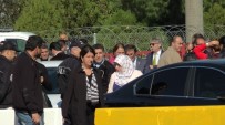 POLİS KORUMASI - Kandıra'ya Ziyarete Giden HDP'lileri Polis Geri Çevirdi