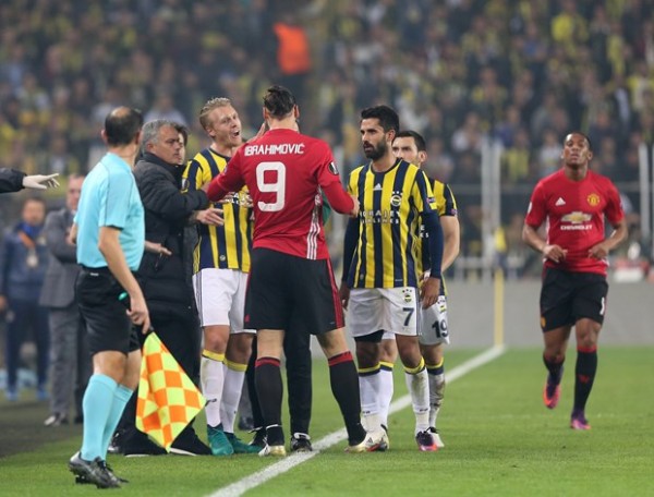 İbrahimovic Kjaer'in boğazını sıktı