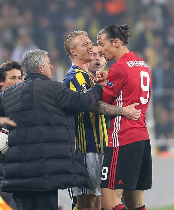 İbrahimovic Kjaer'in boğazını sıktı