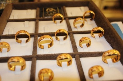 Altını alan yok satan çok