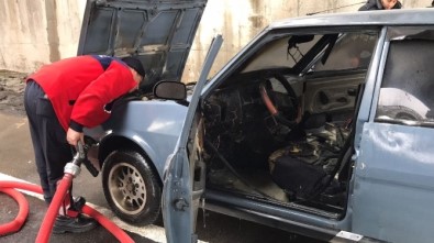Düzce'de Seyir Halindeki Otomobil Yandı
