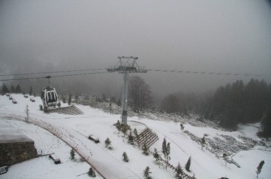 Uludağ'da Kar Yağışı Devam Ediyor