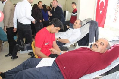 AK Partililer Kan Bağışında Bulundu