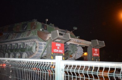 Barış Gücü Bünyesindeki Tank Ve Zırhlıların Silopi'ye Sevki Sürüyor