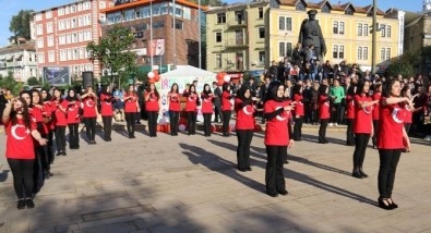 Giresun'da Öğrenciler İşaret Diliyle 15 Temmuz Marşı Okudular