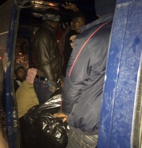 İzmir Polisi Göçmen Kaçakçılarını Geçit Vermiyor