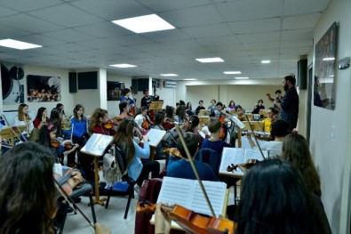 Maestro Sakpınar'dan Çocuk Senfoniye Ziyaret