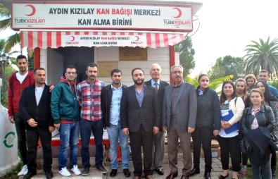 AK Parti Efeler Gençlik Kollarından Kızılay'a Kan Bağışı