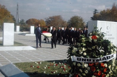 Bülent Ecevit, Ölümünün 10. Yılında Mezarı Başında Anıldı
