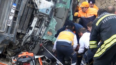 Devrilen Kamyonda Can Pazarı