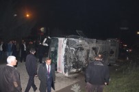 YOLCU MİDİBÜSÜ - Düzce'de Midibüs Devrildi Açıklaması 9 Yaralı