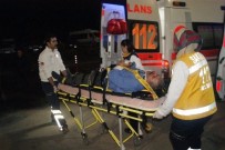 YOLCU MİNİBÜSÜ - Sakarya'da Kamyonetle Yolcu Otobüsü Çarpıştı Açıklaması 4 Yaralı