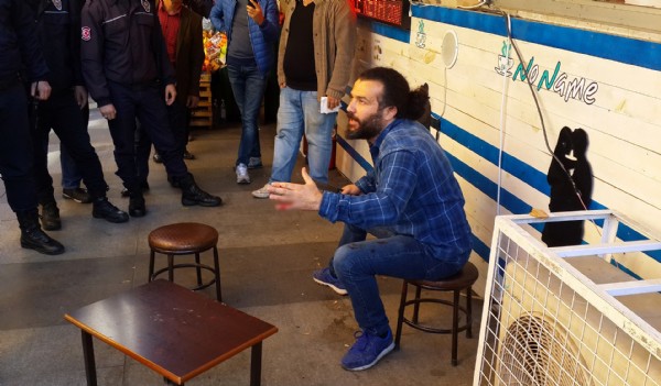 Trabzon'da zabıtalarla tartışan esnaftan bıçaklı eylem