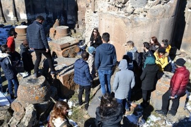 ARÜ Öğrencilerinden Ani Antik Kentine Gezi