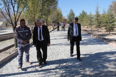 İncesu Belediyesi Yavuz Özkan Stadı Çevresinde Parke Çalışmasına Başladı