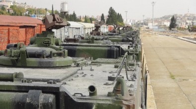 Sınıra Sevk Edilen Askeri Araçlar Gaziantep'te
