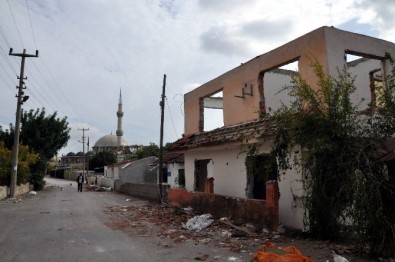 Antalya'da Kentsel Dönüşüm İki Mahalleyi Hayalet Şehre Çevirdi