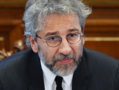 Aranan Dündar'a Paris'ten fahri hemşehrilik