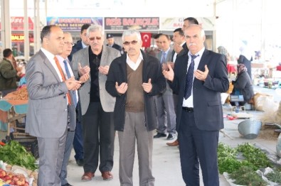 Beyşehir'de Pazarcı Esnafı, Pazar Duasıyla Mesaiye Başlıyor