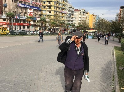 Bursa'da Şiddetli Lodos Yüzünden Sokakta Yürüyemediler