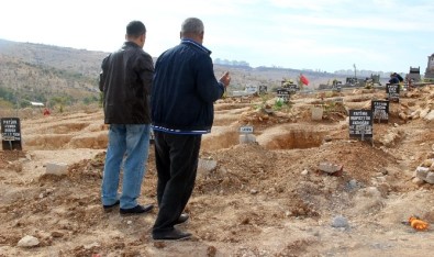 Gaziantep'te Kına Gecesine Düzenlenen Bombalı Saldırıda Ölen Çocuklardan Birinin Mezarı Açıldı