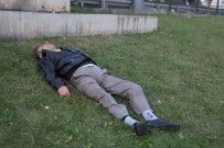 Metrobüs Durağı Yanında Uyuşturucu Komasına Girdi