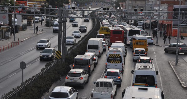 İzmir'de ulaşım krizi