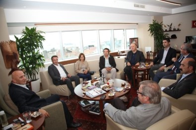 CHP İlçe Başkanları Başkan Altınok Öz'ü Ziyaret Etti