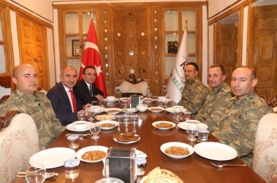 Fırat Kalkanı Harekatını Yöneten Komutanlar Belediye Başkanı Hasan Kara'yı Ziyaret Etti