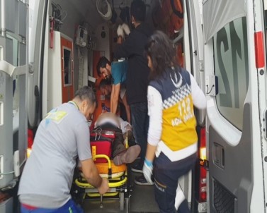 Metroda Kalp Krizi Geçiren Yolcu Hastaneye Kaldırıldı