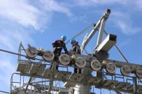 TELEFERİK HATTI - Teleferik Cambazlarından Fırtınada Bakım...