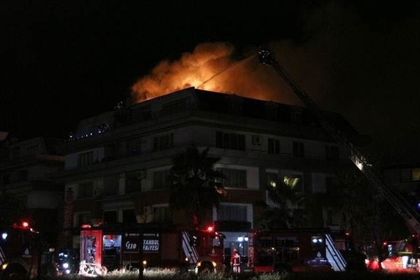 Galatasaraylı futbolcunun oturduğu binada yangın