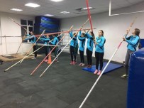 TÜRKİYE ATLETİZM FEDERASYONU - Atletizim Takımı, Büyükşehir Belediyespor Kulüp Başkanı Bayraktar'ı Ziyaret Etti