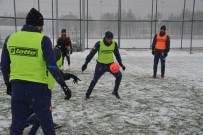 ZAFER DEMİRAY - BB Erzurumspor Kar Yağışı Altında Antrenman Yaptı