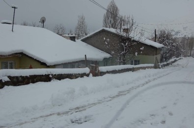 Bitlis'te Yarım Metreye Kar Yağdı