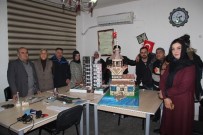 ENGELLİ VATANDAŞ - Engelliler, Sadece Fotoğraflarını Gördükleri Kız Kulesi'nin Maketini Yaptı